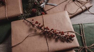 Декоратор назвала три простых способа упаковки новогодних подарков