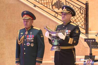 Шойгу вручил награды командирам лучших воинских частей и кораблей