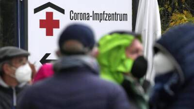Германия ограничивает права непривитых и обсуждает принудительную вакцинацию