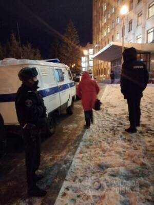 Опубликовано полное видео вторжения активистов в офис Заксобрания Вологодской области