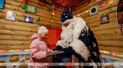 Дед Мороз с 23 декабря приглашает маленьких минчан в свой домик в парке Горького