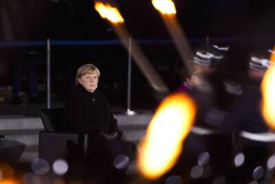 Меркель проводили с поста канцлера Германии под панк-рок