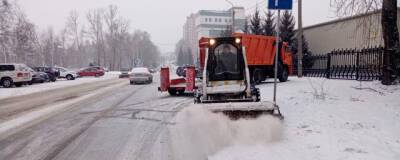 На уборке улиц и парков Иркутска задействовано более 70 единиц спецтехники