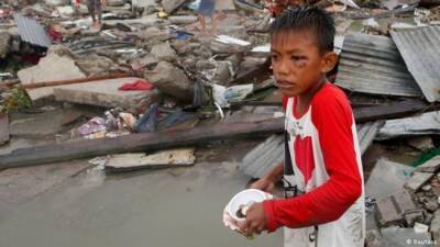 Количество погибших в результате тайфуна на Филиппинах превысило 200 человек