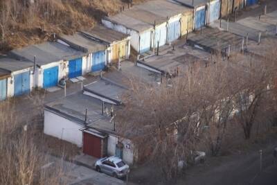 Подозреваемые в серии гаражных краж в Красноярском крае хранили награбленное в яме