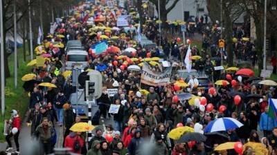 «Омикрон» испортил Рождество: Европу охватили антиковидные протесты - 5-tv.ru - Англия - Германия - Голландия - Амстердам - Европа