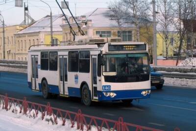 Жительницу Ярославля чуть не убило током в троллейбусе