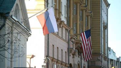 Экс-посол США в РФ рассказал о сохранившемся с холодной войны недоверии
