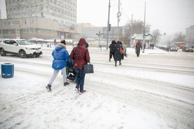 Снегопады, парализовавшие движение в Екатеринбурге, продлятся еще несколько дней