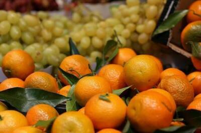Роспотребнадзор ограничил ввоз из Турции и Ирана мандаринов, лимонов, винограда, гранатов и перца