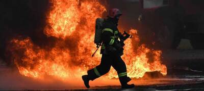 Пожар в жилом доме в Петрозаводске тушили 16 пожарных