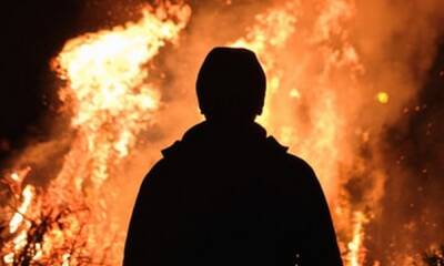 Сегодня ночью детей эвакуировали из горящего дома в Петрозаводске