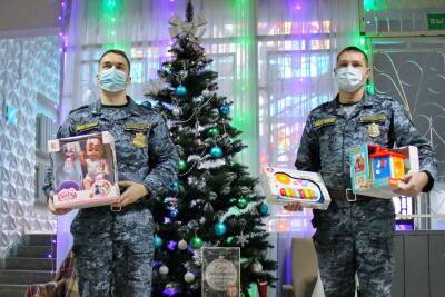 Зауральские судебные приставы исполнили новогодние желания воспитанников детского дома