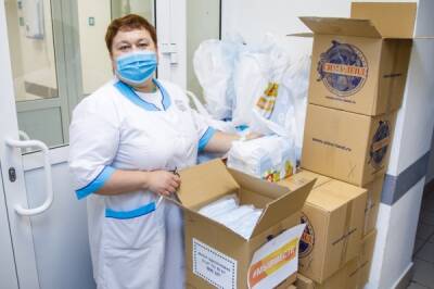 Депутаты медфракции гордумы оказали помощь еще двум больницам Екатеринбурга