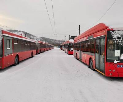 В Новокузнецк поступили 15 новых троллейбусов из Уфы