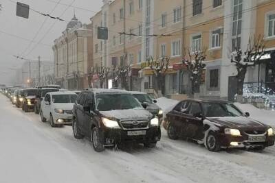 Из-за снегопада утром в понедельник Казань встала в 9-балльных пробках