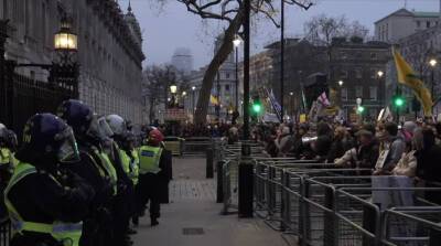 В городах Европы прошли демонстрации против антиковидных мер