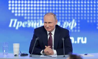 Путин считает, что зарплаты россиян растут