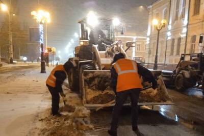 На улицах Тамбова ликвидируют последствия снегопада