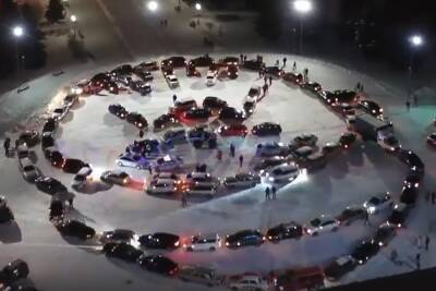 В Рыбинске автомобилисты провели новогодний флешмоб