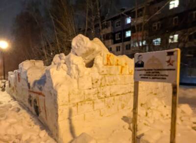 В Новосибирске вандалы разрушили снежный городок