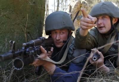 На Донбассе подорвались двое украинских военных