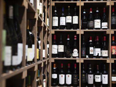 Россиян предупредили об исчезновении некоторых видов вина из магазинов после Нового года