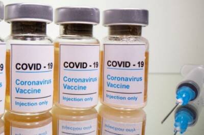 В США анонсировали клинические испытания бустерной вакцины от «омикрона»