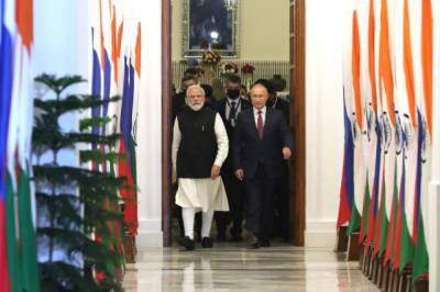 Владимир Путин провел разговор с премьером Индии