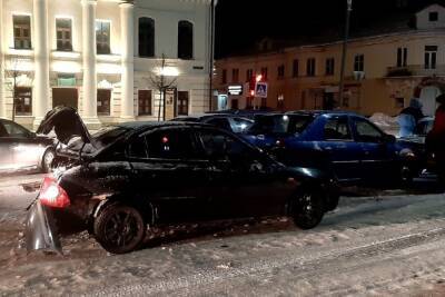 В ДТП в Тверской области столкнулись пять машин