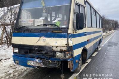 ДТП во Львовской области: автобус смял легковушку, среди пострадавших - дети