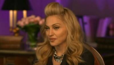 63-летняя Мадонна в прозрачном корсете и колготках показала фигуру со всех сторон: "Выглядишь на 30"