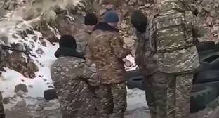 Опубликовано видео пленения двух азербайджанских солдат