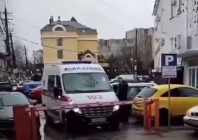 Охранник парковки в Симферополе не пустил за шлагбаум приехавшую на вызов «скорую»