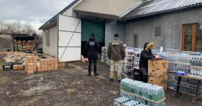 На Закарпатье найден подпольный цех с 35 тыс. литрами контрафактного алкоголя (видео, фото)