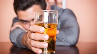 Точка невозврата: сколько и как часто пить, чтобы прослыть алкоголиком