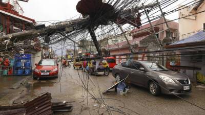 Тайфун-убийца: число жертв «Раи» на Филиппинах увеличилось до 375