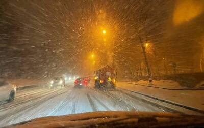 Киев из-за снегопада сковали пробки
