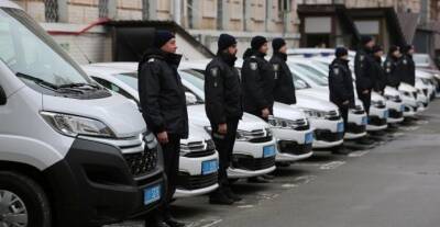 «Приусы» закончились: украинские полицейские получили новые иномарки