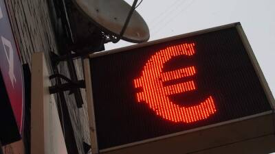 Курс евро поднялся до 84 рублей впервые с 7 декабря