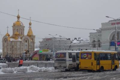 В ДНР обрабатывают дороги составом против льда