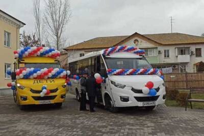 Астраханские социальные центры обеспечили автобусами.