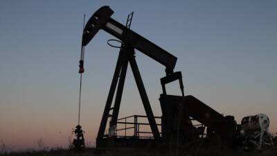 Нефть резко подешевела: что стало причиной