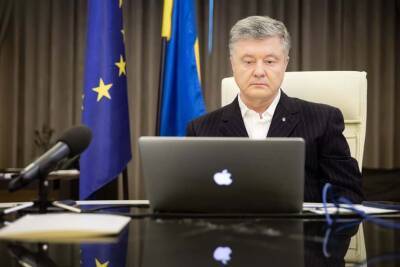 Бывшего президента Украины подозревают в государственной измене и мира