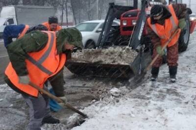 В Курске 20 декабря на расчистку улиц от снега вышло 62 единицы техники