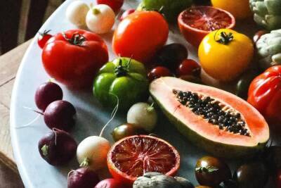 Названы фрукты, которые подходят для еды натощак для похудения