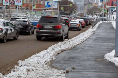 Новосибирск встал в 8-балльные пробки из-за снегопада утром 21 декабря