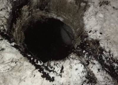 Мужчина на улице в Казани провалился в люк с жидким битумом и погиб