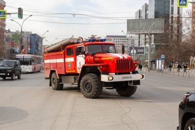 В Омске сгорели сразу 4 машины