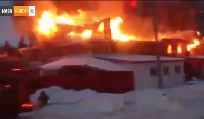 В Тобольске на территории гостиничного комплекса произошел крупный пожар